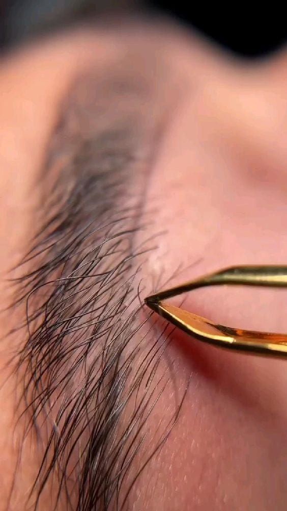 Detalhe de design de sobrancelhas